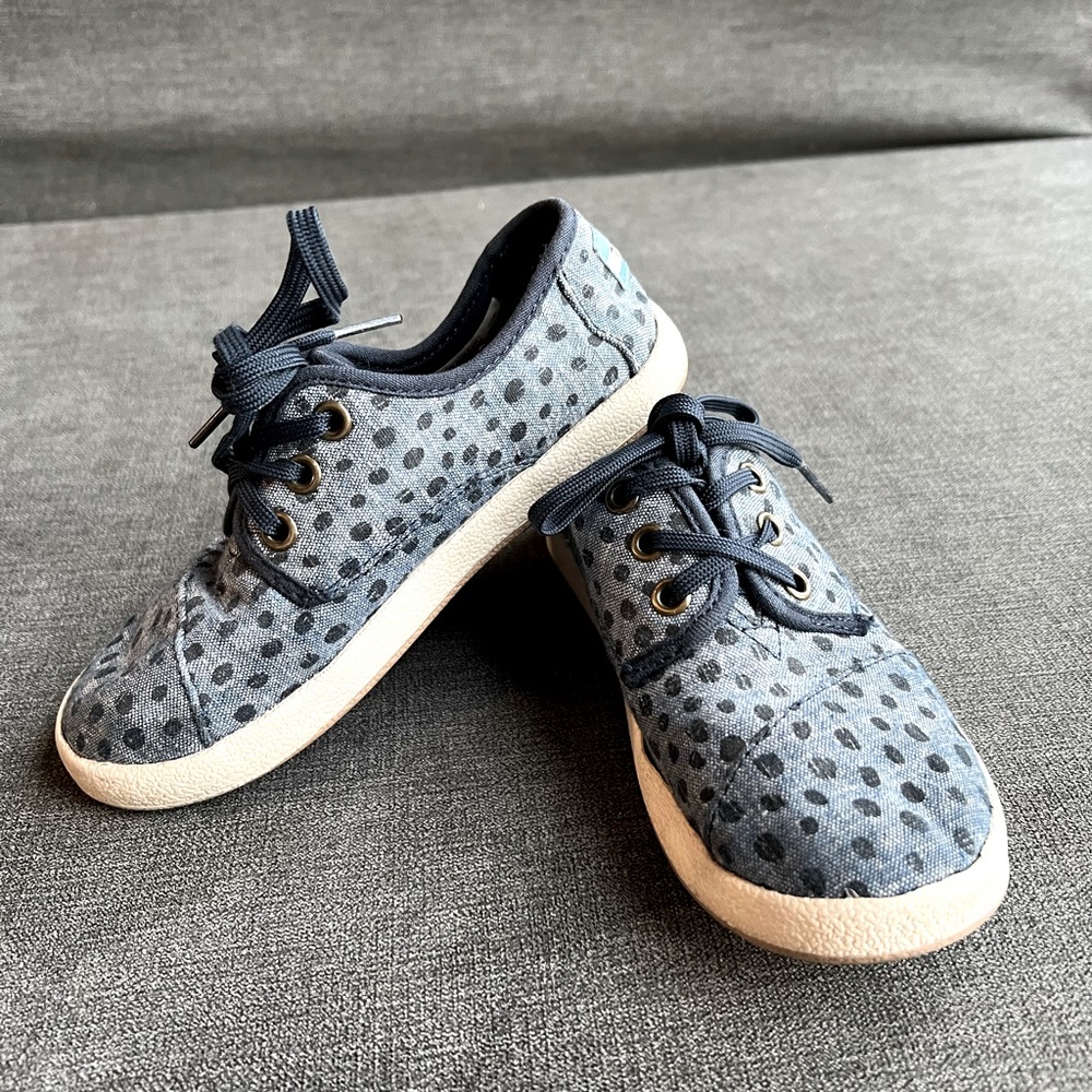 Girls 12.5 denim with polka dot shoes